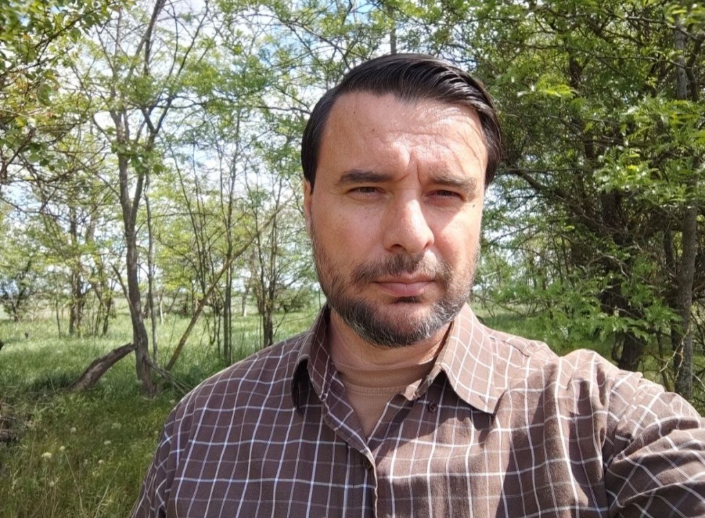 photo_5404351542221017285_y